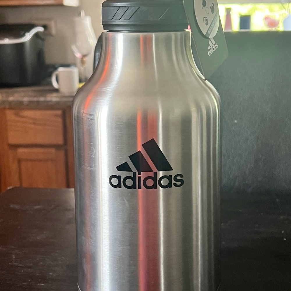 Adidas thermos 24 hour cold/12 hours hot🌸🌸🌸Monday Madness Sale🌸🌸🌸